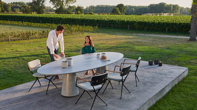 Conix Table